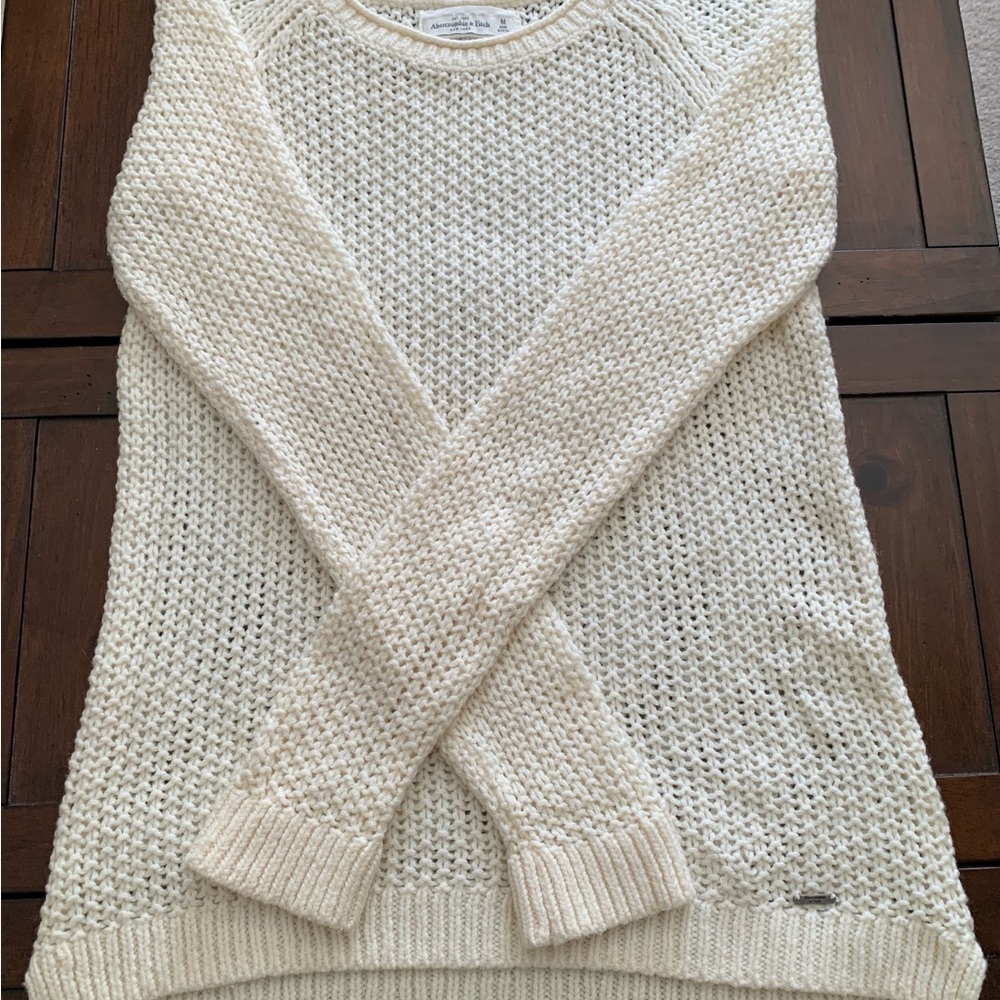 Abercrombie & Fitch light Cream Knit Sweater size Medium